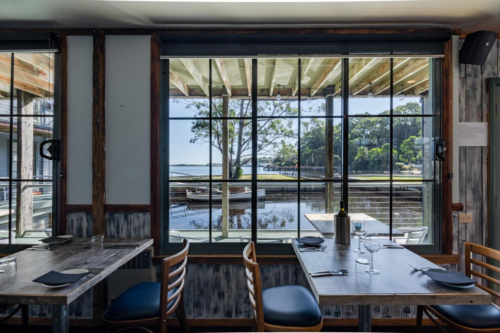 Risby Cove Boutique Hotel Strahan Exterior photo
