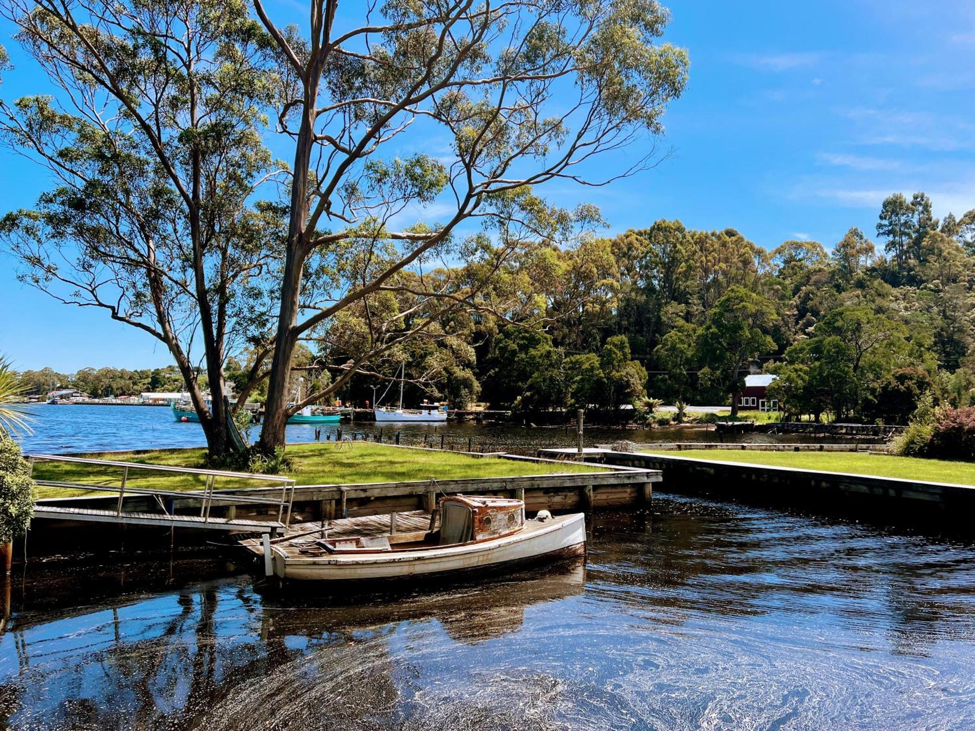 Risby Cove Boutique Hotel Strahan Exterior photo