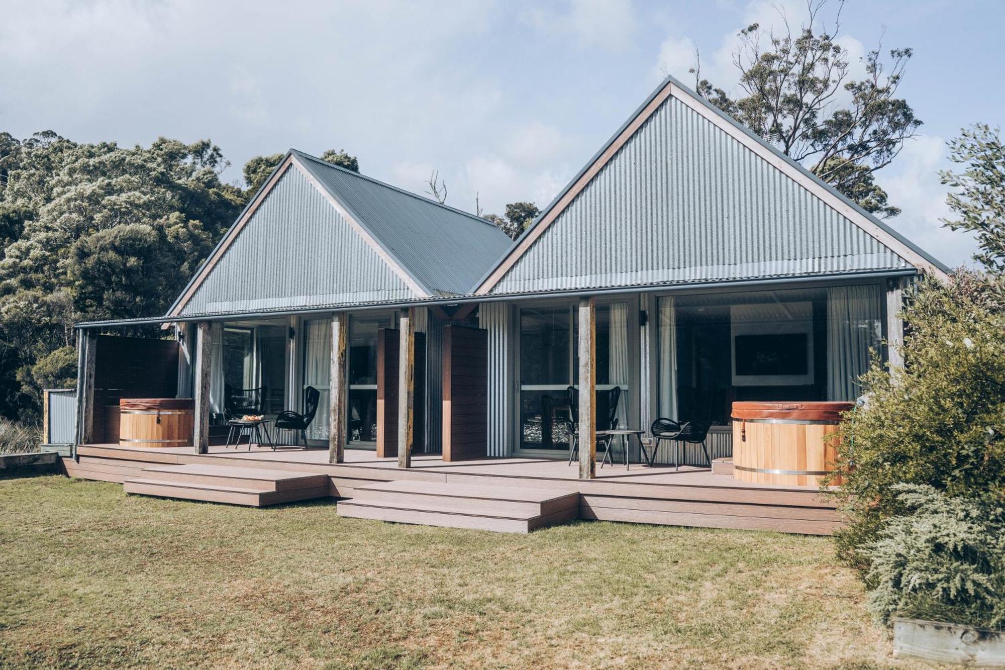 Risby Cove Boutique Hotel Strahan Exterior photo