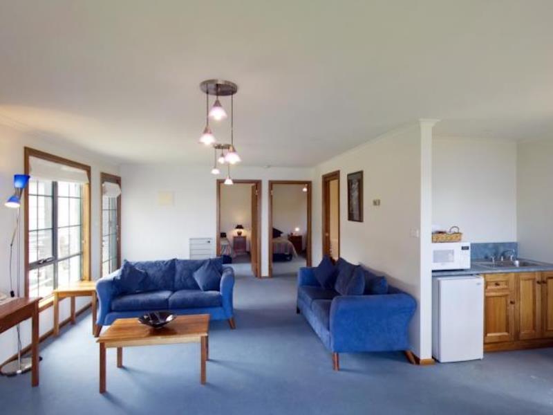 Risby Cove Boutique Hotel Strahan Exterior photo